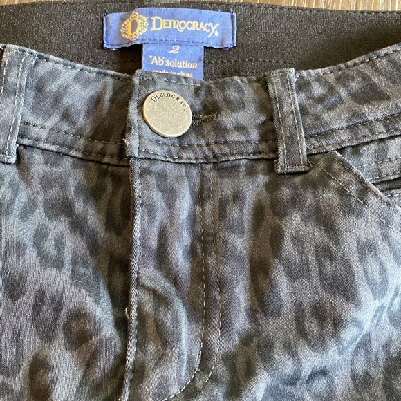 Democracy ladies animal print jeans in size 2. Black and gray. - Picture 3 of 9